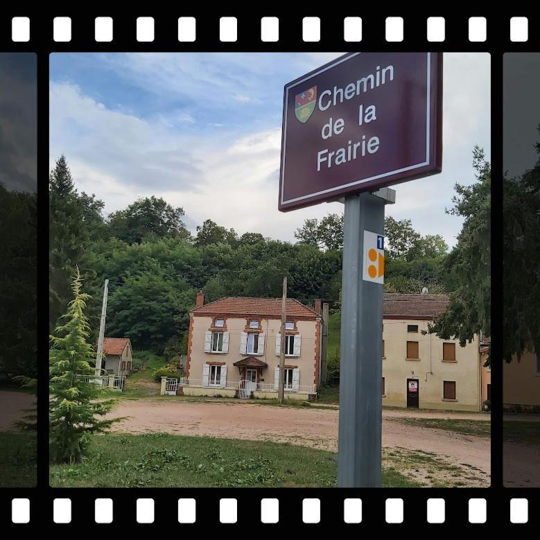 Au Pays D'Angeline Hotel La Pacaudiere Bagian luar foto